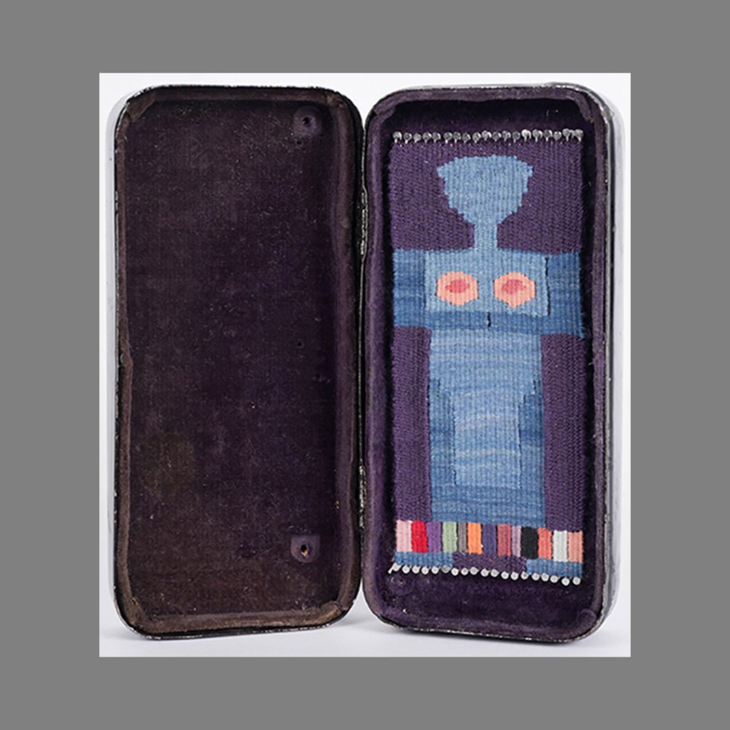 Boxed Queen - Silk and Cotton Thread, Metal Box, 8